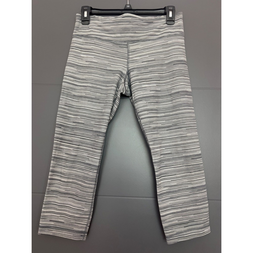 Under Armour AllseasonGear Womens Grey Striped Capri Leggings Fitted Small SM/P
